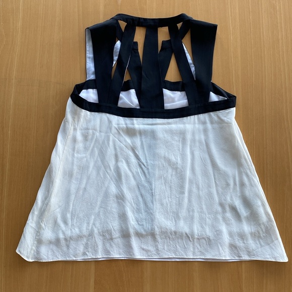 BCBG Max Azria cut-out top - Picture 2 of 3